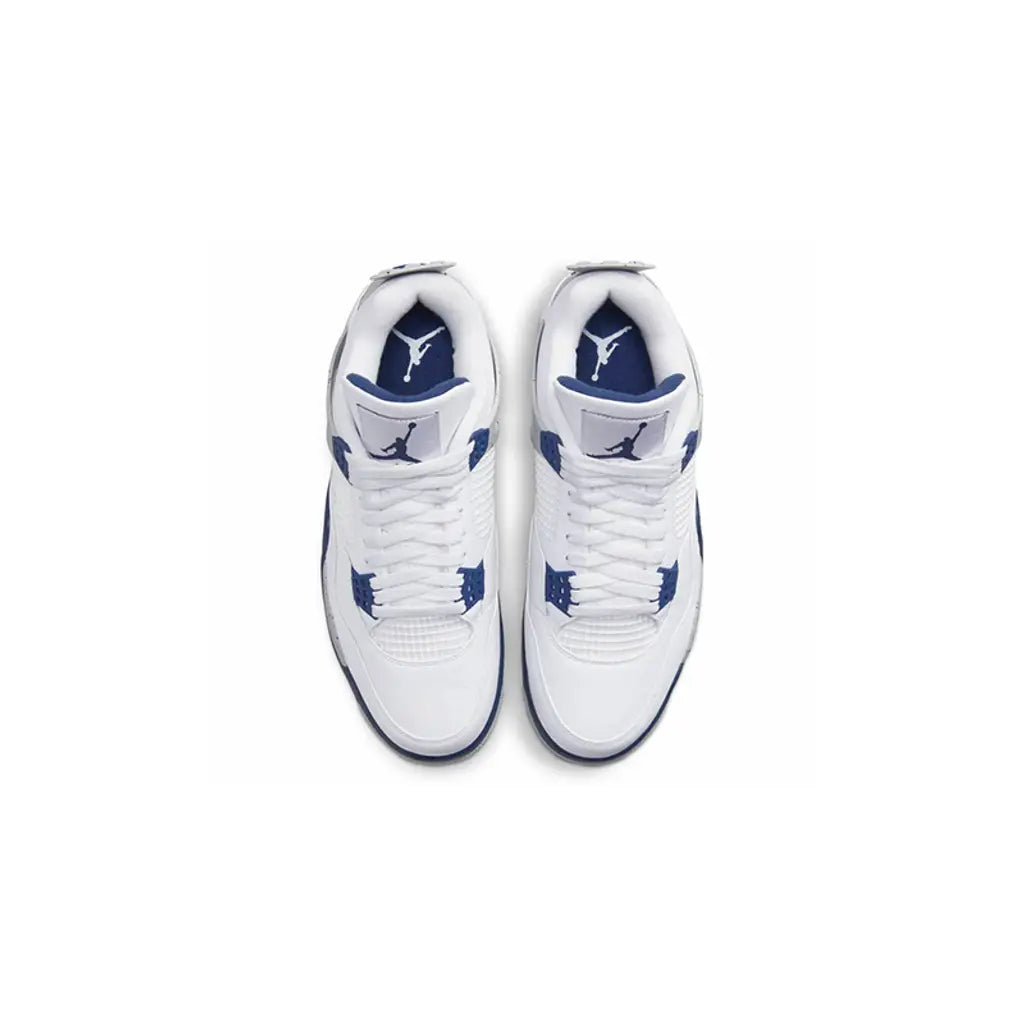 Air Jordan 4 Midnight Navy.